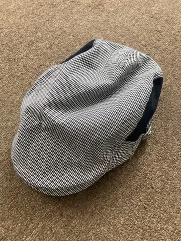 체크 무늬 헌팅 모자 블랙과 화이트