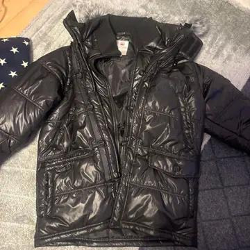 FIRST DOWN 후드 부착 다운 자켓 블랙