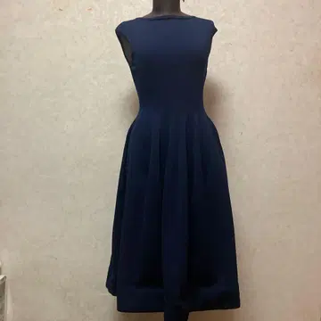 네이비 슬리브리스 원피스 무릎 기장