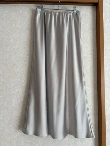알아바일 새틴 바이어스 내로우 스커트