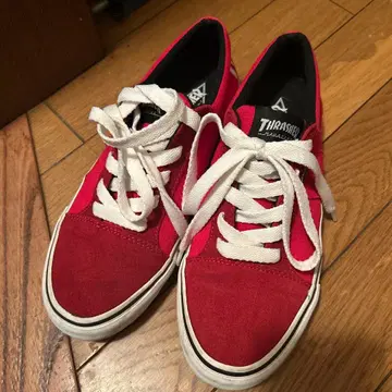 THRASHER 레드 스니커즈