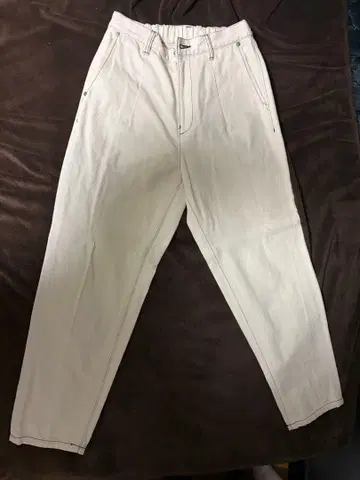 화이트 스트레이트 레그 팬츠