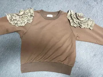 Myu 프릴 맨투맨 브라운