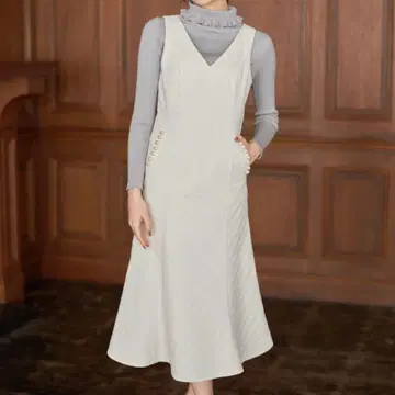 [ 미사용 새상품 ] tocco 포켓 펄 장식 퀼팅 오버롤 스커트