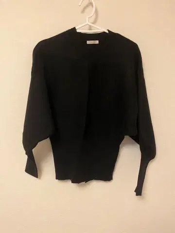 테치치 상의 벌룬 슬리브 니트 스웨터 2가지 색상 전개