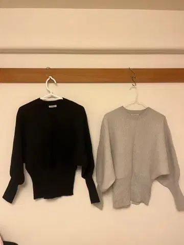 테치치 상의 벌룬 슬리브 니트 스웨터 2가지 색상 전개