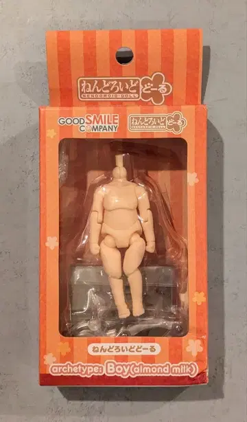 넨도로이드돌 바디 archetype Boy almond milk