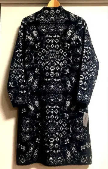 택 포함 블랙과 베이지 니트 원피스