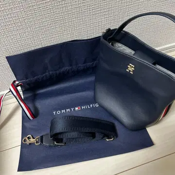 TOMMY HILFIGER 네이비 토트백