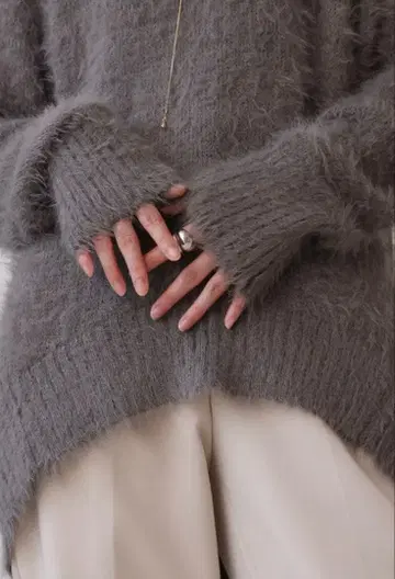 푸쥬 루드 샤기 니트 튜닉