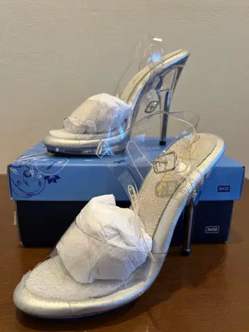 [ 새상품 ] 클리어 힐 사이즈 8 (23.5~24cm)