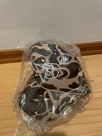 산타스틱웨어 스타 로고 메쉬 캡 새상품 SANTASTIC!