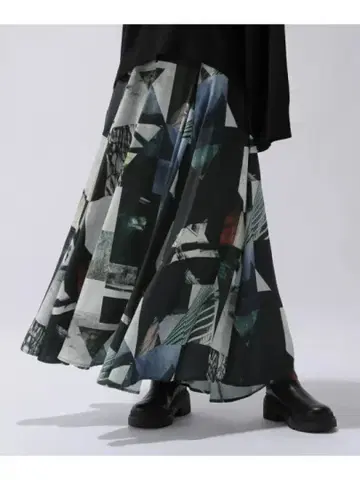 HARE 포토 콜라주 스커트