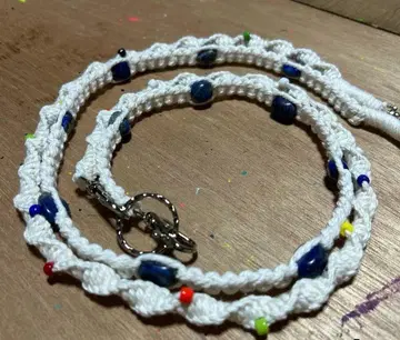 화이트 비즈 편직 끈 지갑 체인