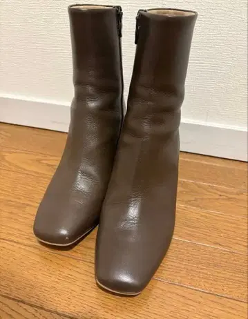 다이애나 브라운 스퀘어토 부츠 사이드 지퍼 부착