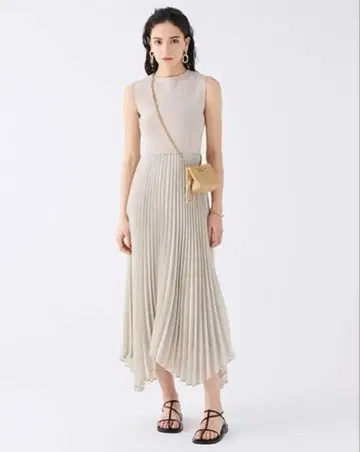 미라 오웬 Mila Owen 슬리브리스 니트 원피스 베이지