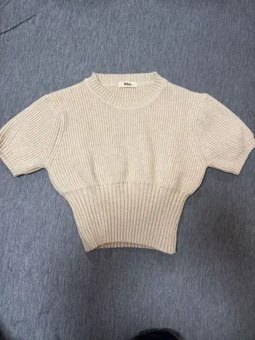 새상품급 Bibiy. 베이지 반팔 리브 니트탑