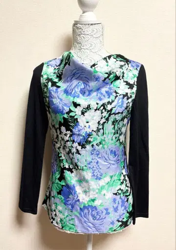 새상품급 마담 조콘다 플라워 프린트 드레이프 울 상의 38