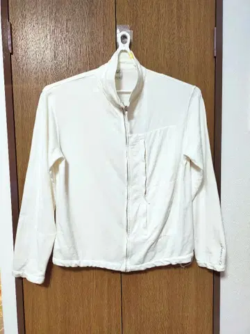 CP컴퍼니 지퍼 아이보리 새상품급 소매 가슴 포켓 점퍼 스타일 맨투맨