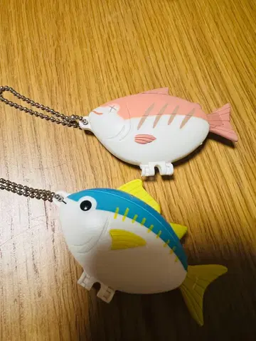물고기 모양 캡슐 완구 2개 세트