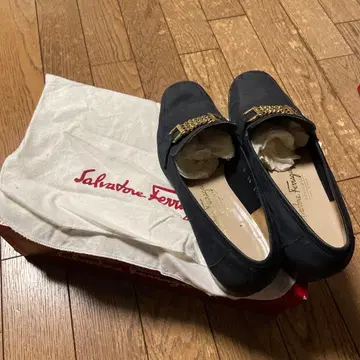 사하바네 페라가모 네이비 펌프스