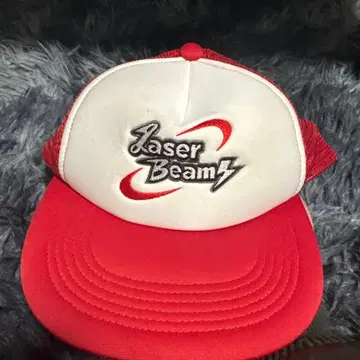레이저 빔 메쉬 캡 빨간색/화이트 스트릿