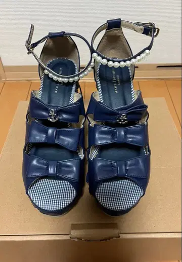 axes femme 네이비 리본 펄 스트랩 하이힐