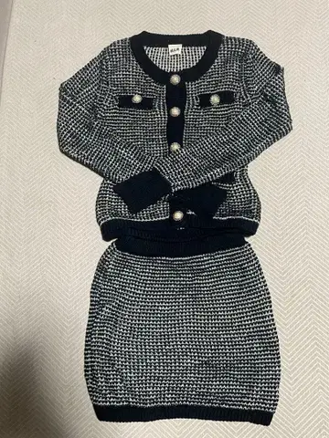 [ 새상품 ] d.i.a 니트 셋업 가디건 미니 스커트