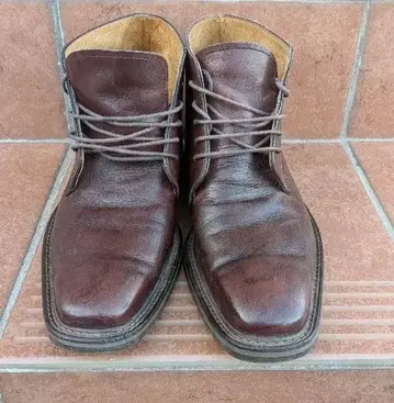 다크 브라운 가죽 부츠