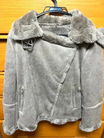 그레이 퍼(fur) 부착 캐주얼 자켓