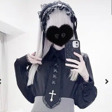 크로스 자수 넥타이 포함 블라우스