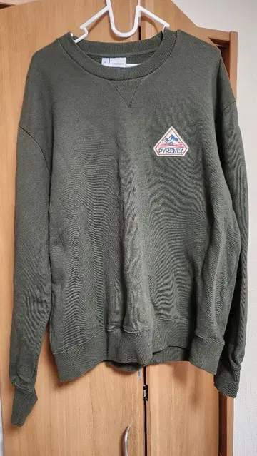 딥 카키 크루넥 트레이닝복 피레넥스 사이즈 M 속기모