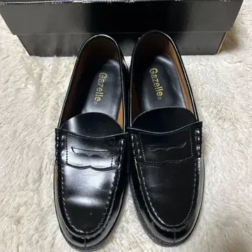 Gazelle 블랙 로퍼 가죽