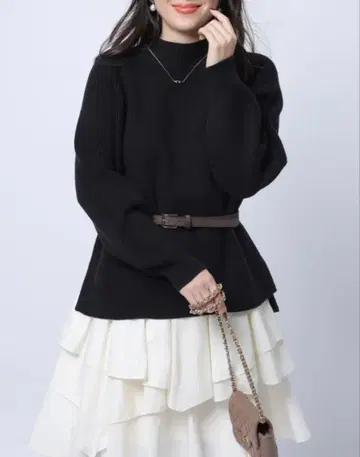 [ 미사용 새상품 ] 블랙 니트와 화이트 프릴 스커트 셋업