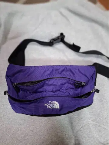 THE NORTH FACE 바디백 보라색