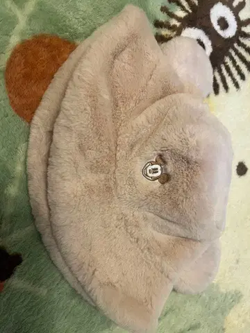 미키 귀 달린 퍼 캡 베이지