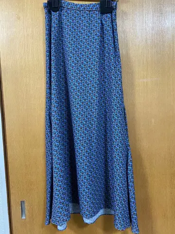 블루 꽃무늬 플레어 스커트