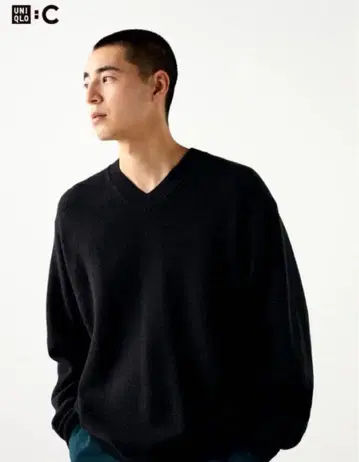 [새상품] UNIQLO C 블랙 V넥 니트 L