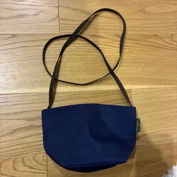 에르베샤 펠리에 네이비 숄더백