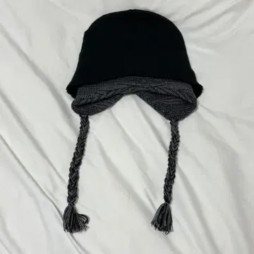 Coyseio 귀도리 포함 블랙 니트 모자 비니 코이세이오