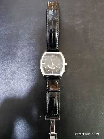 폴 스미스 No.7 솔라 전파 손목시계 D버클