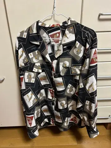 패턴 무늬 긴팔 셔츠 블랙 계열