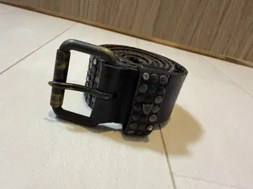 [ HTC ] 천연 가죽 벨트 블랙 큐빅 스터드 빈티지 가공