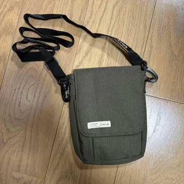 올리브 그린 숄더백