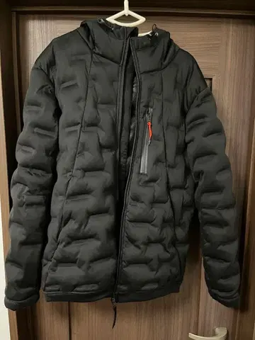 워크맨 필드코어 방한 블랙 다운 자켓 후드 부착 (뒷면 알루미늄 가공)