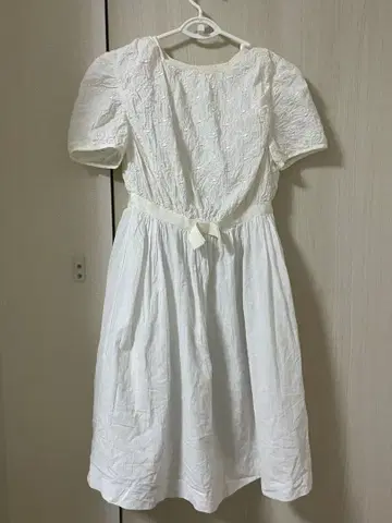 꽃무늬 화이트 원피스