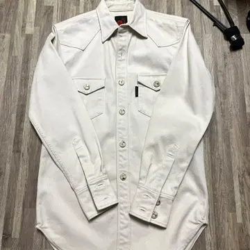 새상품급 RED MOON 셔츠