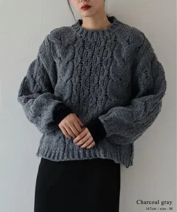J by blue 로우게이지 볼륨 케이블 니트 풀오버 차콜