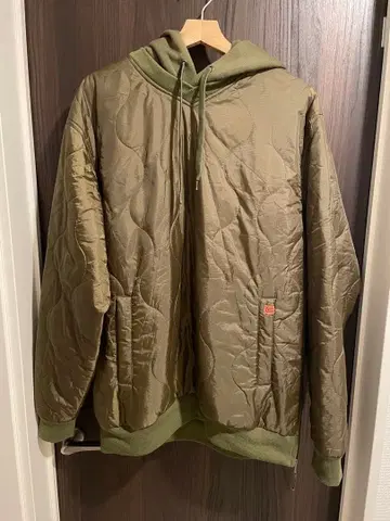 UNIVERSAL OVERALL 퀼팅 자켓 올리브