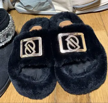 퍼 블랙 샌들 비쥬 장식 당일 발송